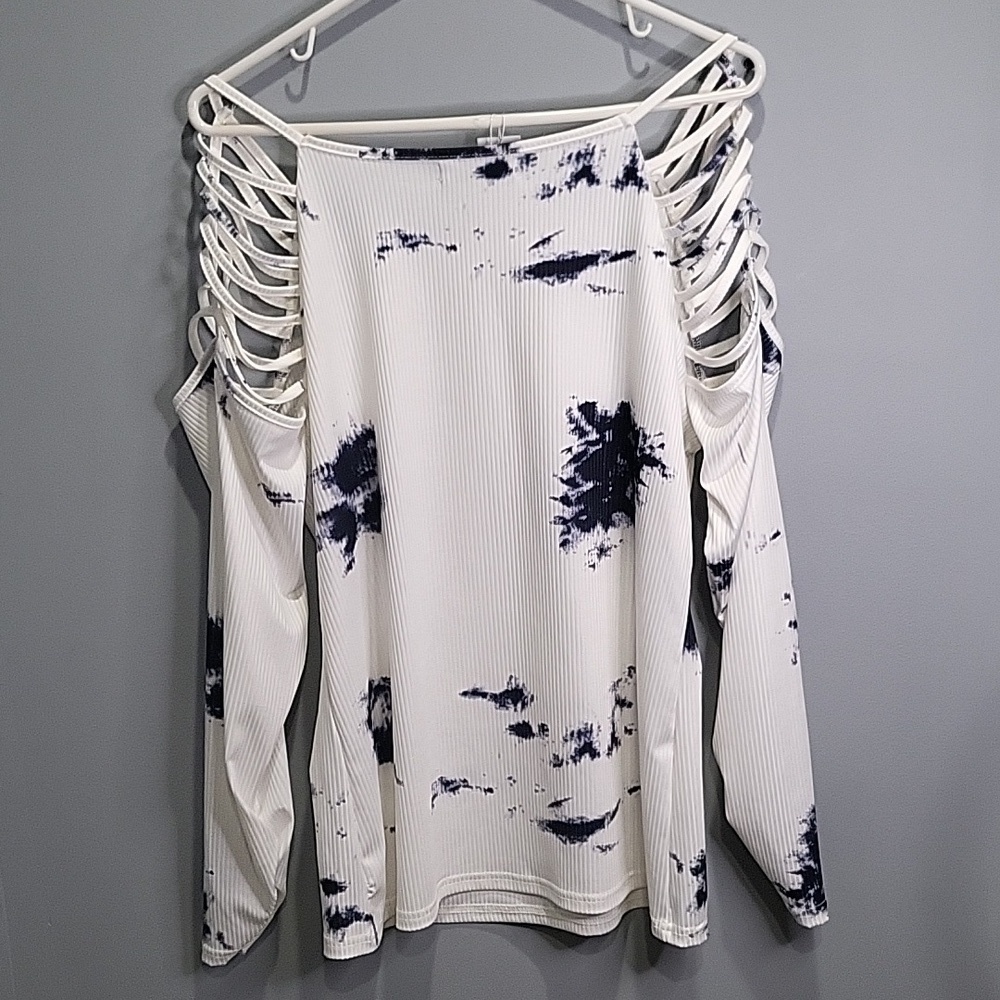 NWT Blue/white tie dye pattern cut out shoulder "laced look" shirt. Size XL - Picture 3 of 4